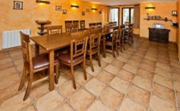 Salón con amplios espacios