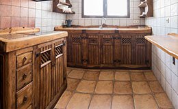 Cocina con lavavajillas, horno y todos los utensilios necesarios