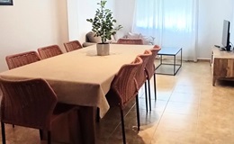 Salón-comedor con sofá-cama