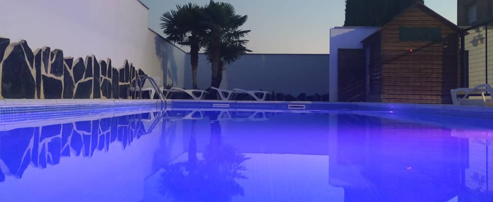 alojamiento rural con piscina nocturna
